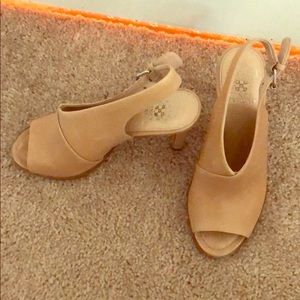 VINCE CAMUTO Open toed heels